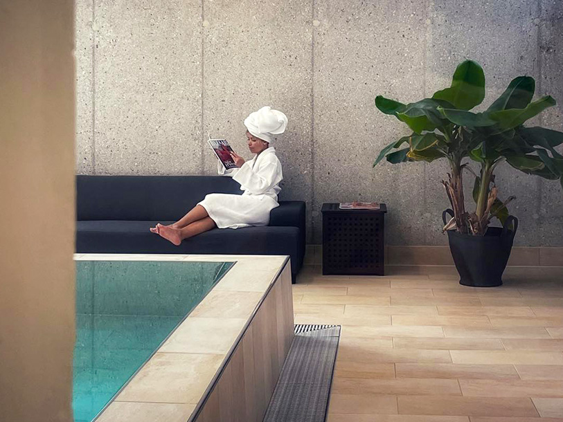 Når I ikke nyder det tyrolske landskab, kan I slappe af i hotellets wellnessafdeling ...