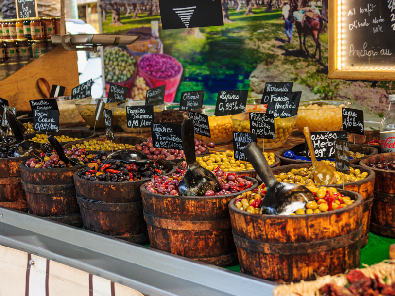 Varje torsdag är det en populär torgmarknad i Colmar