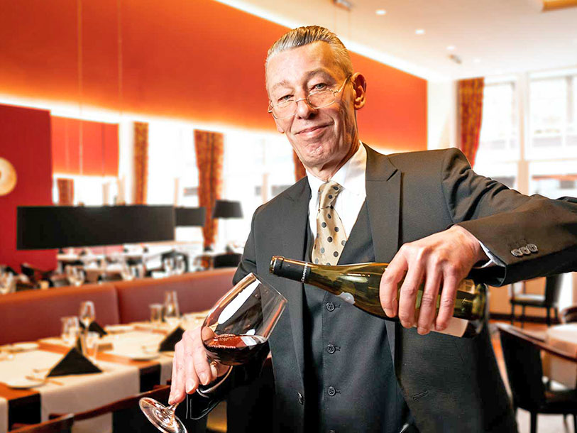 Se fram emot de julinspirerade julmiddagarna som serveras i hotellets eleganta restaurang
