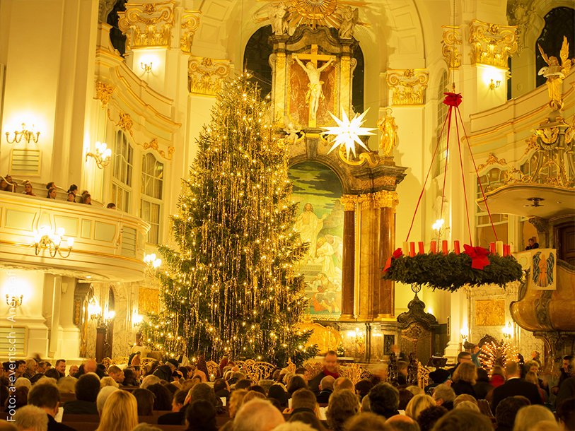 Vill du gå i kyrkan på julafton finns det fina möjligheter för det, med tid för fridfull reflektion
