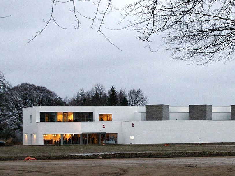 Tag til Fuglsø Kunstmuseum (20 km), som blev opført i 2008