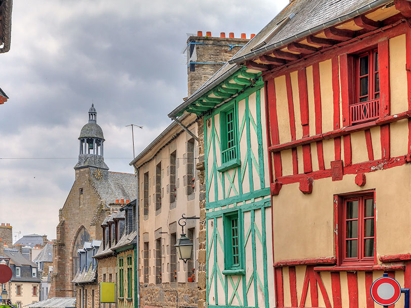 Huvudstaden nära ditt hotell är den urgamla staden Saint-Brieuc med historiska hus i varje gränd