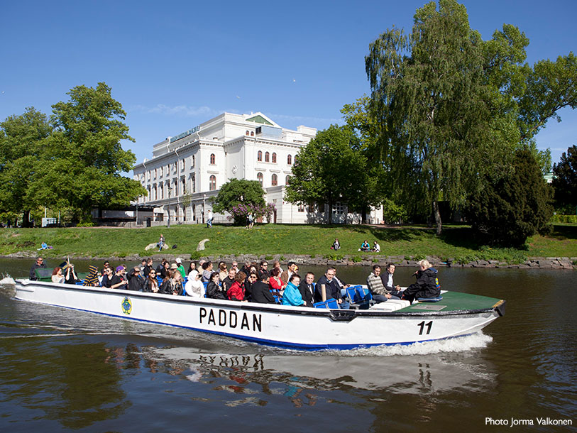 Följ med på kanalsightseeing med de historiska Paddan-båtarna