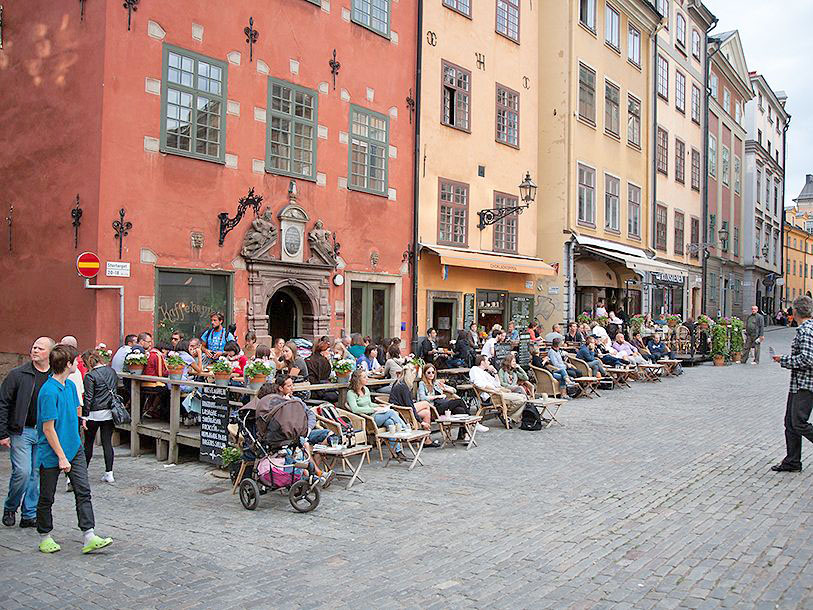 Känn historiens vingslag längs de kullerstensbelagda gatorna i Stockholms Gamla stan