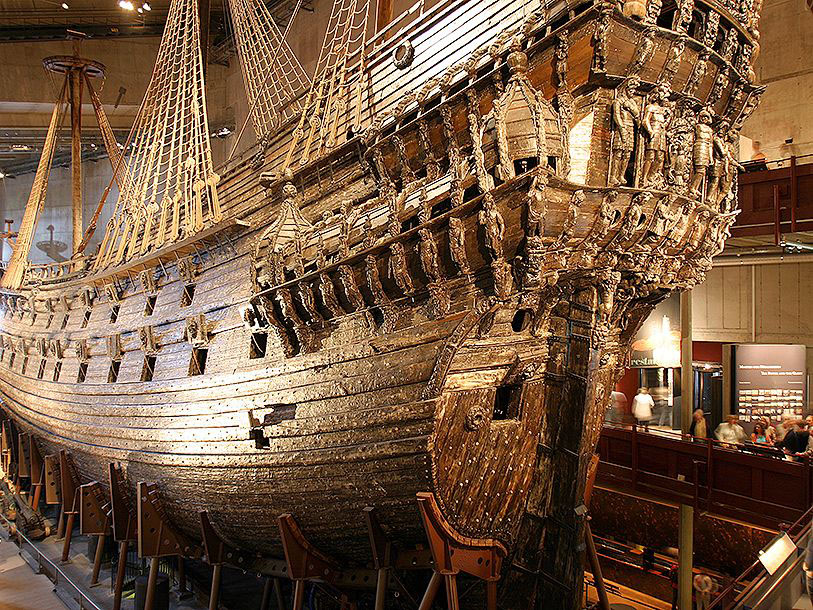 Se det unika och välbevarade regalskeppet Vasa som du hittar på Vasamuseet på Djurgården