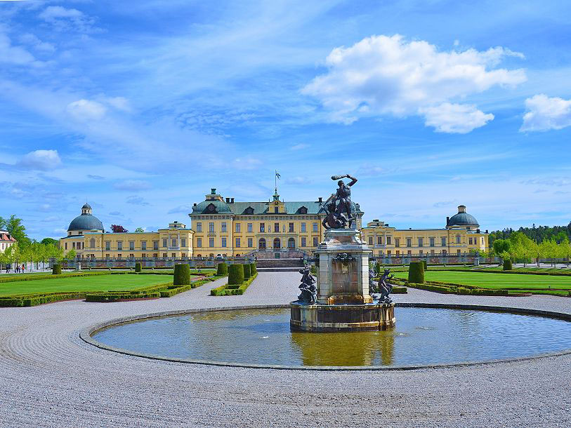 Det är en särskild upplevelse att se det pampiga och världsarvslistade Drottningholms slott på nära håll