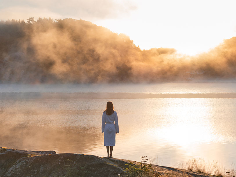 Morgensol over Gullmarsfjorden, som VANN Spa Hotell ligger lige ned til