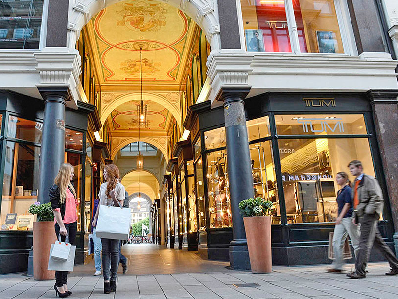 Hamburgs smukke shoppingarkader lokker mange turister til