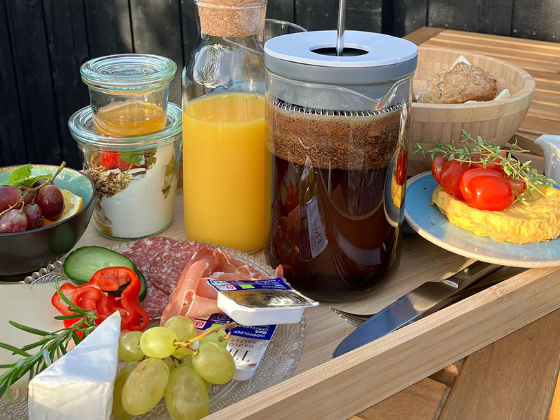 Det er også Tina, der arrangerer jeres brunchtallerken hver morgen