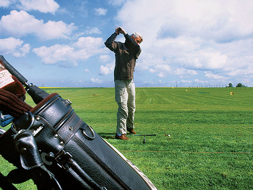 Spelar du golf. så finns det goda möjligheter att få gräs under skorna på Golfpark Strelasund