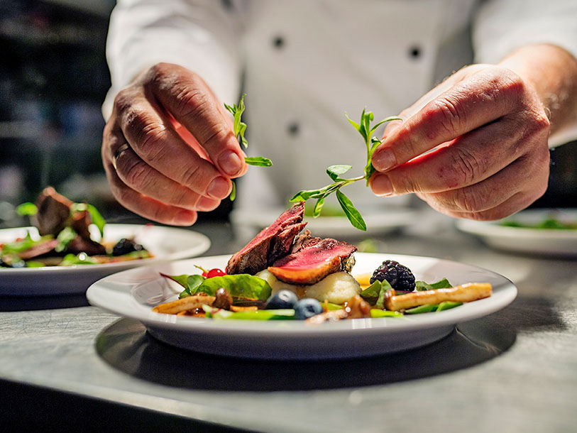 Se fram emot den inkluderade middagen i hotellets restaurang
