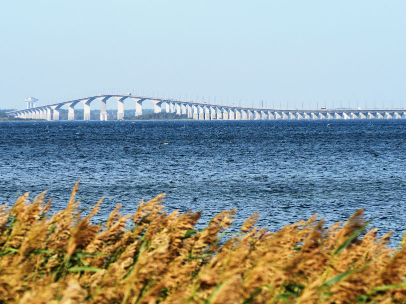 Från Kalmar kan du ta Ölandsbron över till semesterparadiset Öland