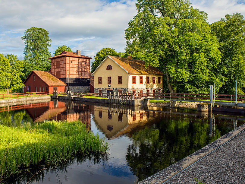 Det gamla godset och järnbruket Huseby Bruk är en spännande historisk upplevelse