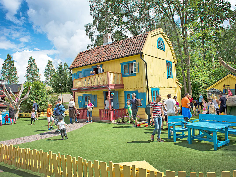 Ett familjeuniversum fullt av nostalgi och alla hjältar från Astrid Lindgrens sagoäventyr