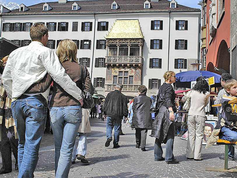 Innsbrucks vartegn er det gyldne tag - en seværdighed med mere end 500 år på bagen