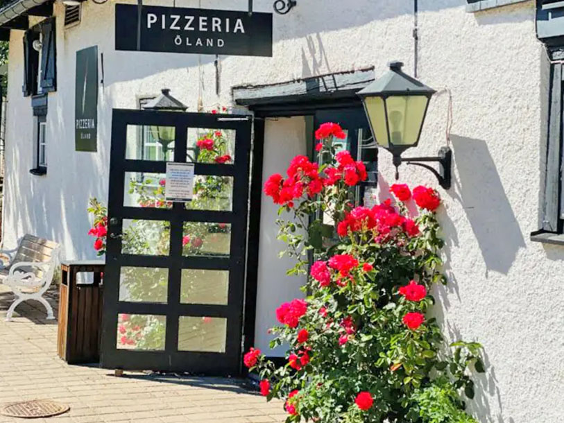 Under sommarsäsongen öppnar också Ekerums populära pizzeria