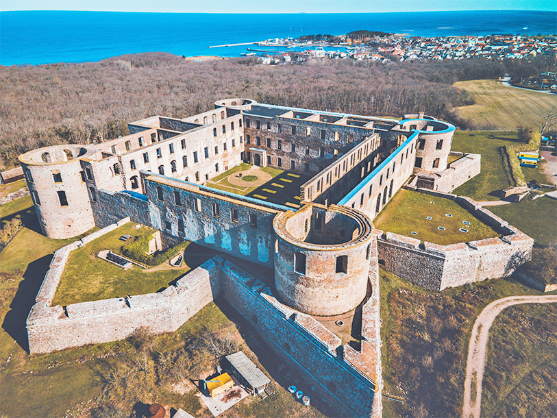Inte långt från hotellet ligger den berömda slottsruinen, Borgholms Slott