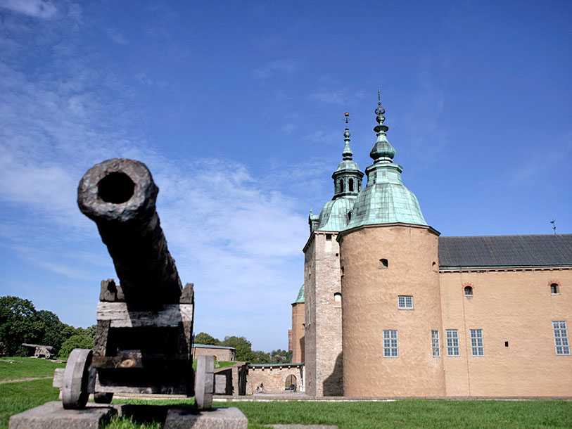 Passa på att utforska den historiska och vackra staden Kalmar på fastlandet