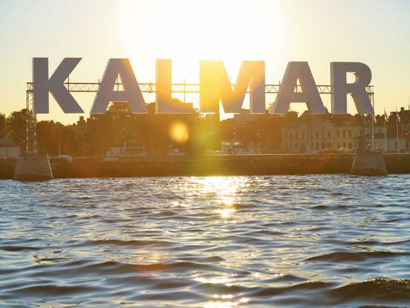 Passa på att lägga in ett besök i Kalmar på vägen till eller från Öland