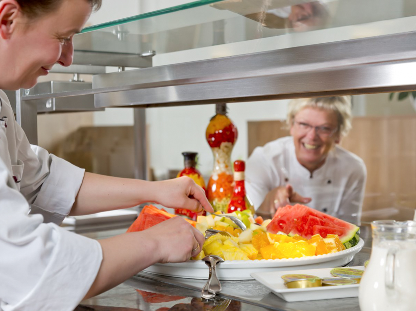 Uden mad og drikke ... I får en god start på dagen med en stor morgenbuffet på hotellet
