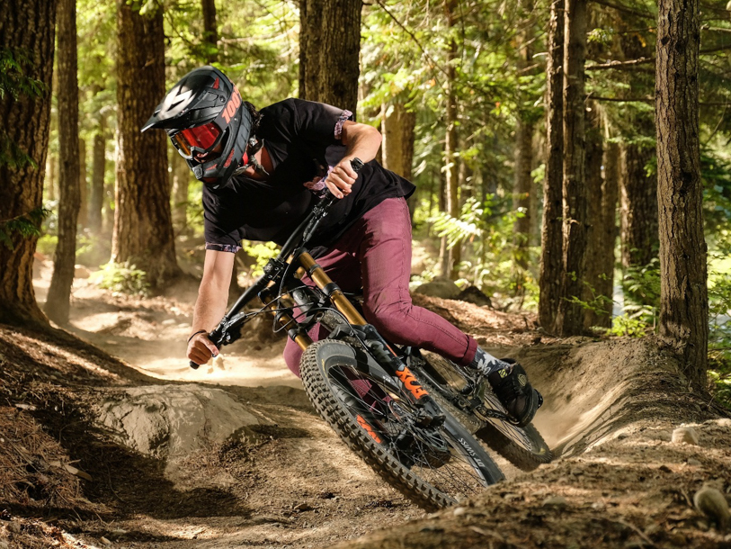 I närheten finns det många aktivitetsmöjligheter med bl.a. vandringsleder, MTB-slingor och 9-håls golfbana