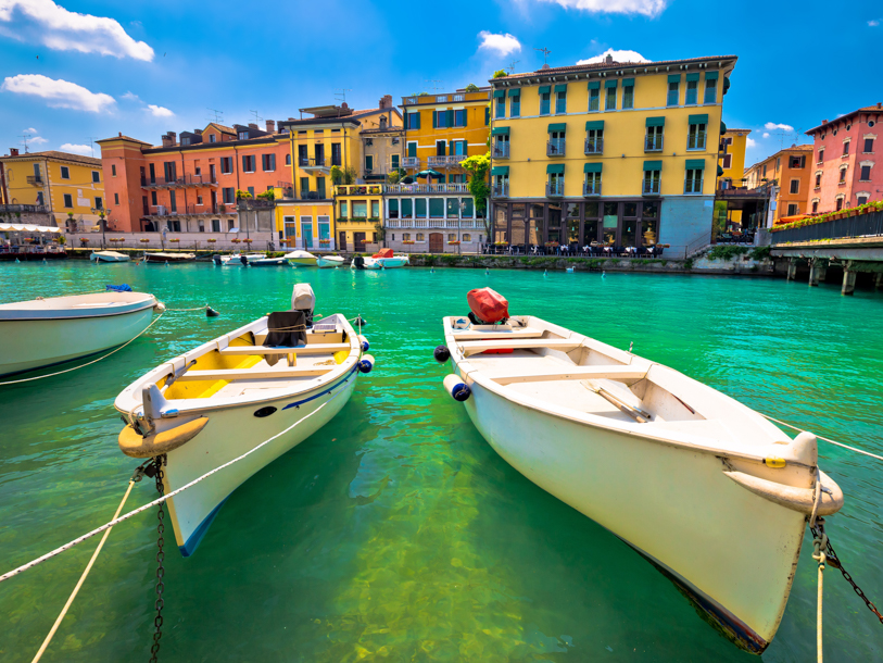 Peschiera er en smuk gammel by, hvor I finder den dejligste italienske feriestemning