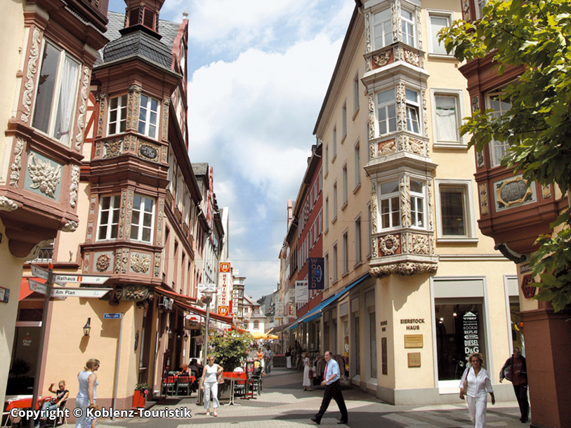 Löhrstrasse är en nästan 400 m lång gågata och populärt shoppingstråk i Koblenz Gamla stan