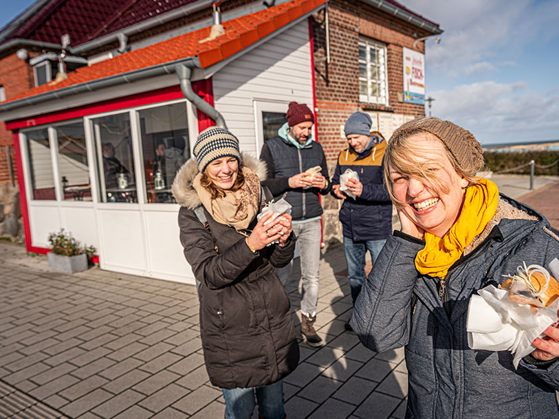 Gillar du en fiskmacka eller finare gastronomi? Området erbjuder något för alla