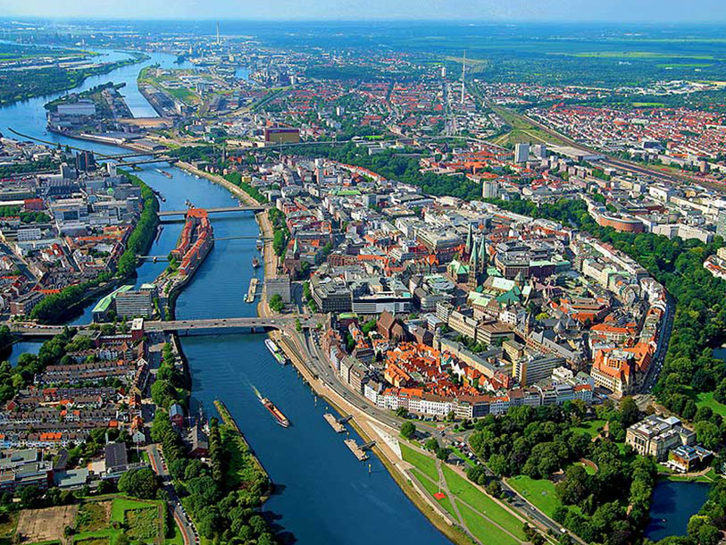 Gör en utflykt till storstaden Bremen (32 km) - ett perfekt utflyktsmål från din semesterbas