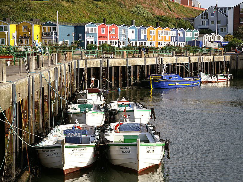 Helgoland är en unik ö, tullfritt område, med en omtumlande historia, och här finns varken bilar och cyklar