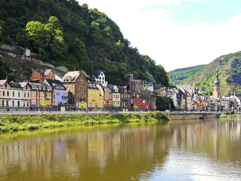 Du bor också bara 8 km från Cochem, ett lysande centrum i semesterregionen Mosel