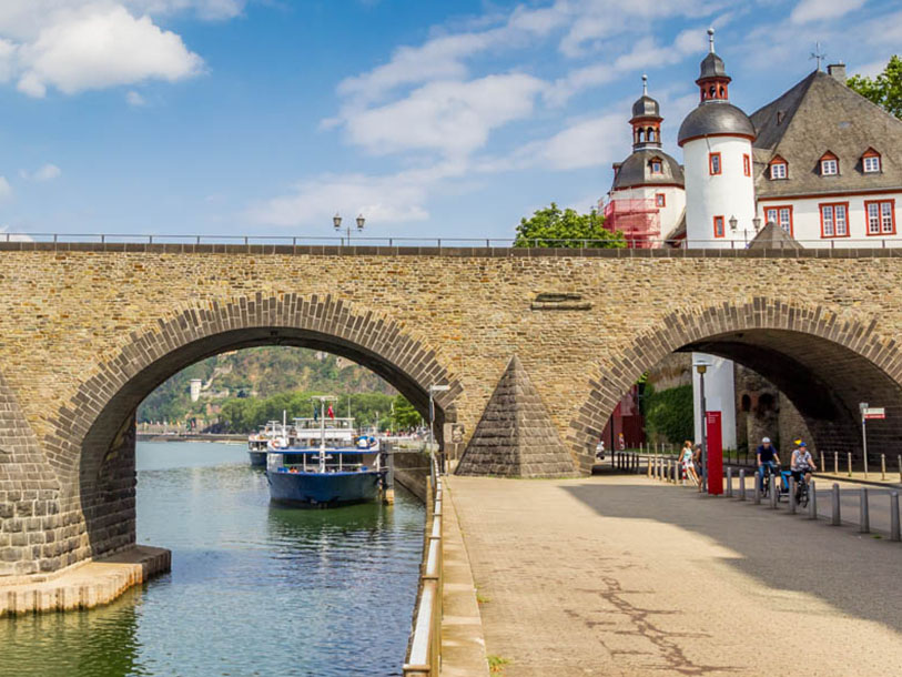 Balduinbrücke är den äldsta bevarade bron i Koblenz och den byggdes redan på 1300-talet