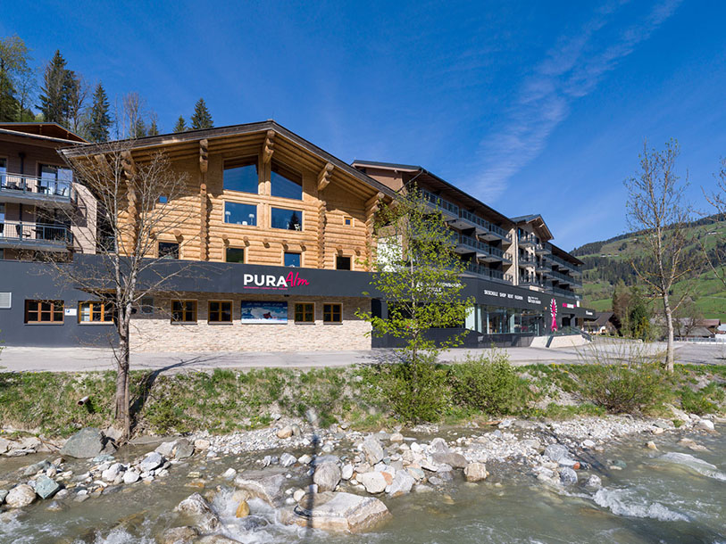 Bo på den moderna hotellanläggningen Hotel ADAPURA Wagrain som stod klar 2019