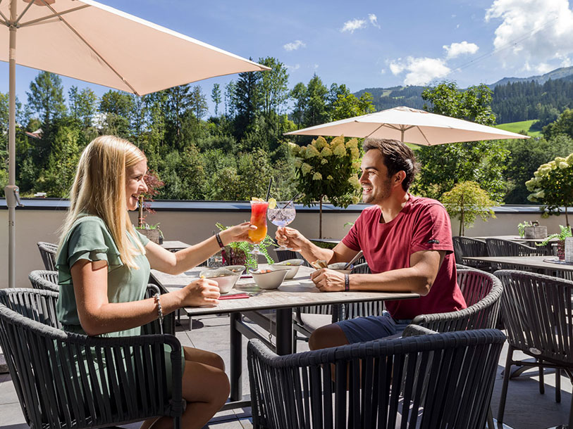 Njut av stunderna på solterrassen på din sommarsemester i Wagrain