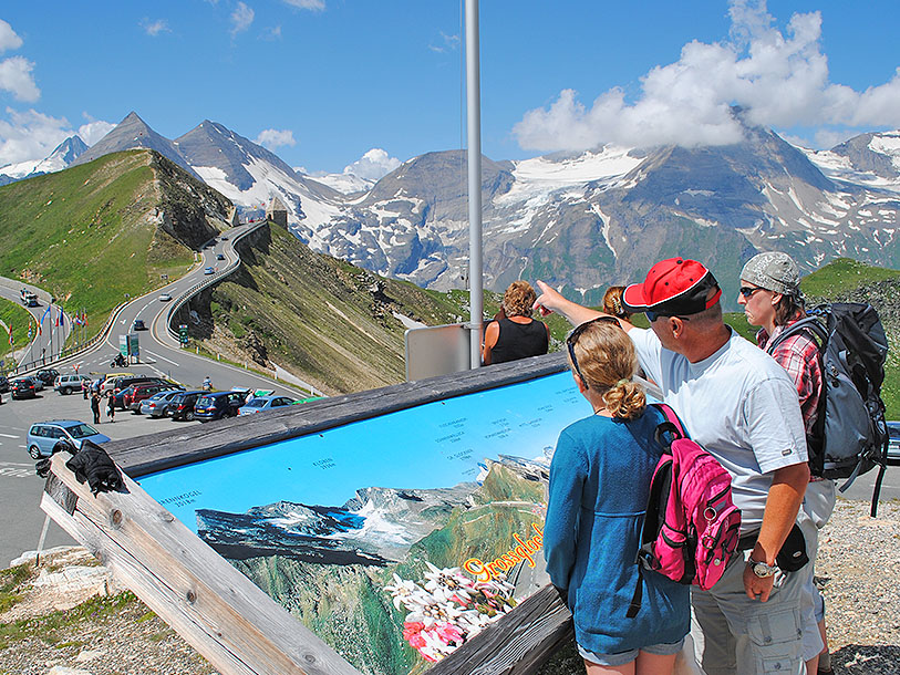 Grossglockner Hochalpenstrasse er en smuk panoramapasvej, der fører til Østrigs højeste bjerg