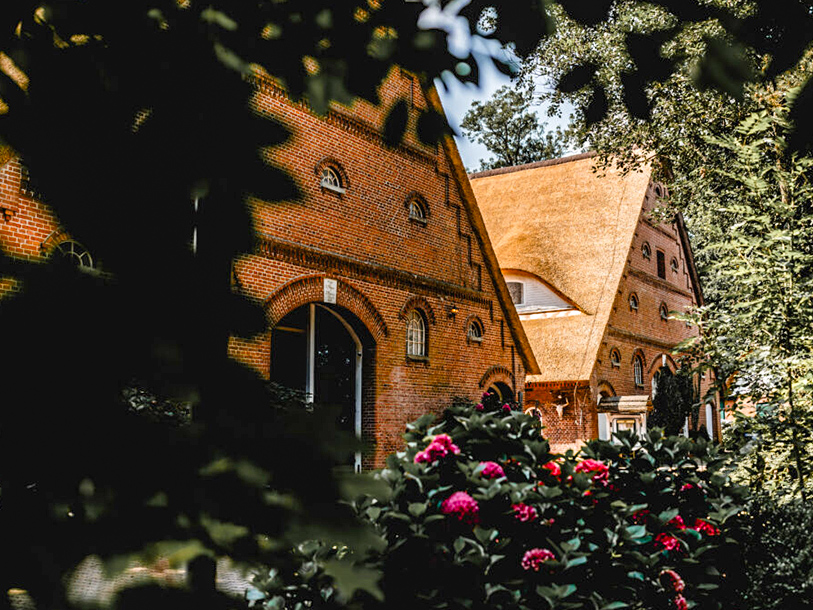 Se fram emot ett par härliga semesterdagar på den stråtäckta herrgården Gut Schöneworth