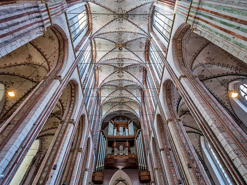 Den prægtige Marienkirche i Lübecks Altstadt er en middelalderkirche, som blev bygget mellem 1265 og 1352