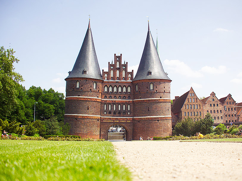 Gör en utflykt till Hansastaden Lübeck med dess världsarvslistade medeltidscentrum och gotiska prakt