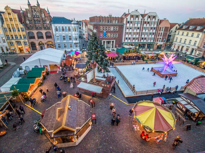 Den smukke hansestad Stralsund skaber en perfekt kulisse for et hyggeligt og traditionelt julemarked