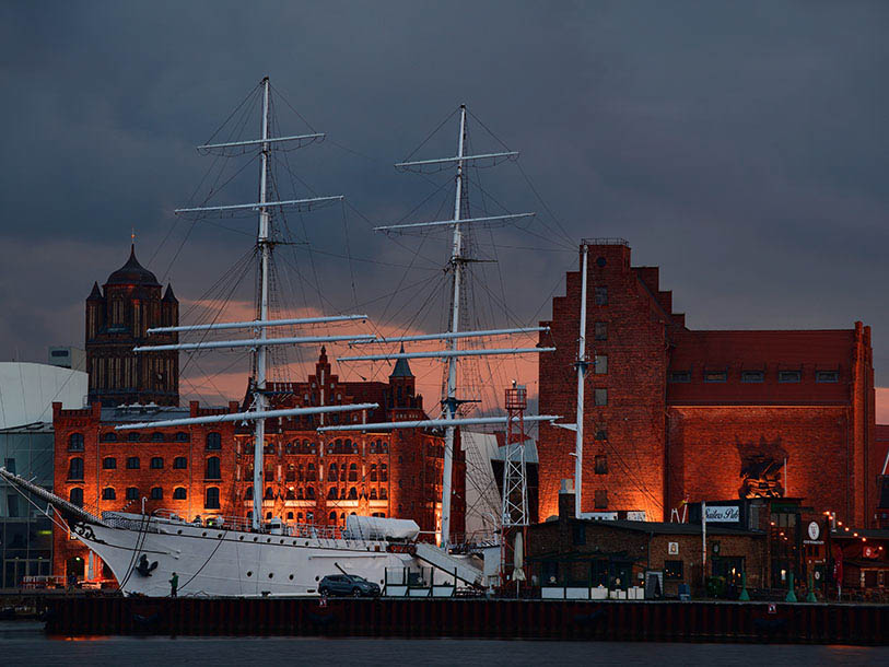 I middelalderen var det havnen og skibstrafikken, der trak umådelige rigdomme til Stralsund