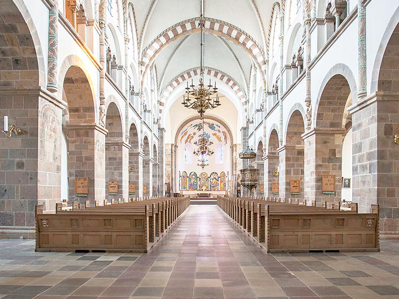 Imponerende Ribe Domkirke er fra 1100-tallet og Danmarks eneste femskibede kirke