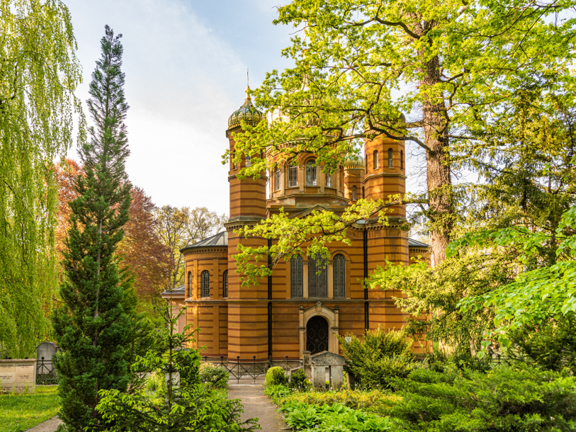 Kapellet er beliggende på den historiske kirkegård i Weimar og er en af de få russisk-ortodokse kirker i Tyskland