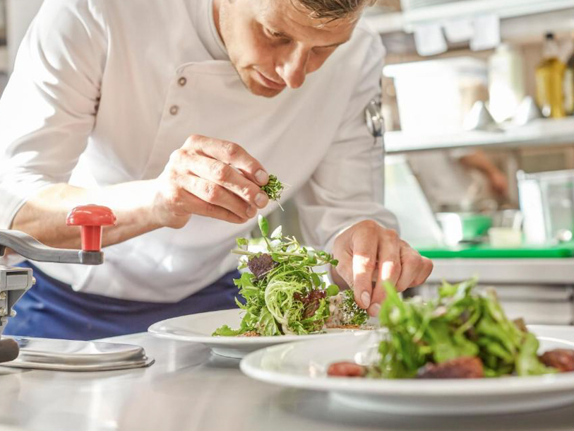 I hotellets Restaurant Deichperle forkæles jeres smagsløg med kulinariske delikatesser