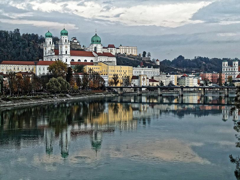 Grænsebyen Passau ligger ved porten til Østrig, hvor floderne Donau, Inn og Ilz mødes