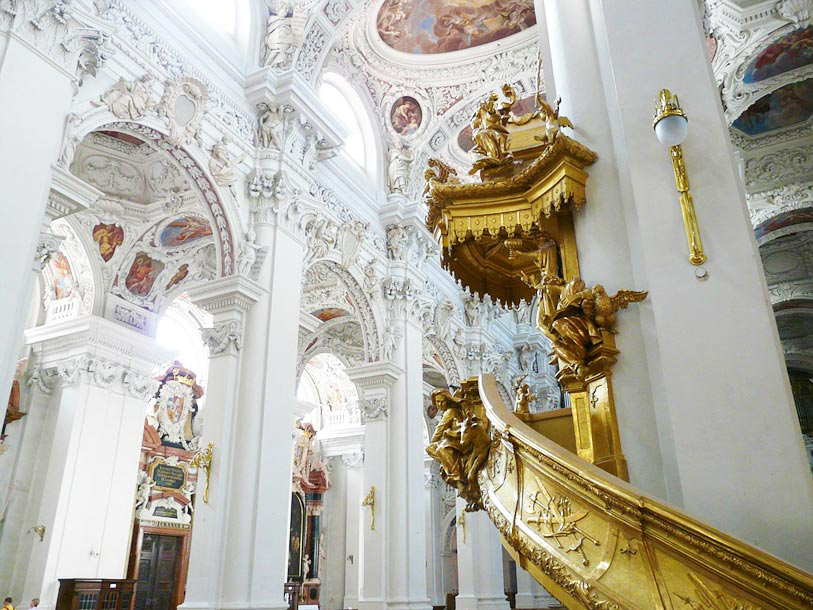 Oplev Passaus smukke arkitektur med blandt andet imponerende kirker, her St. Stephans katedral