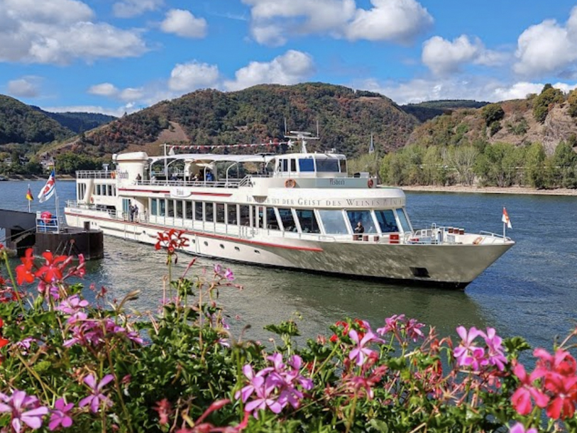 Her bor I lige ved rundfarten og kan tage på sightseeing på Rhinen