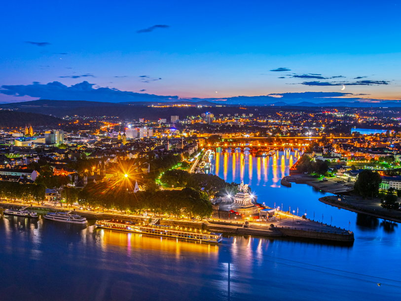 Gå heller ikke glip af muligheden for en udflugt til Koblenz, hvor Rhinen og Mosel flyder sammen