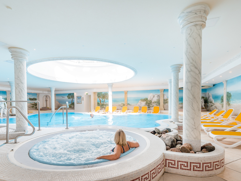 På hotellet er der også en flot wellnessafdeling med indendørspool, flere saunaer samt sne- og saltrum