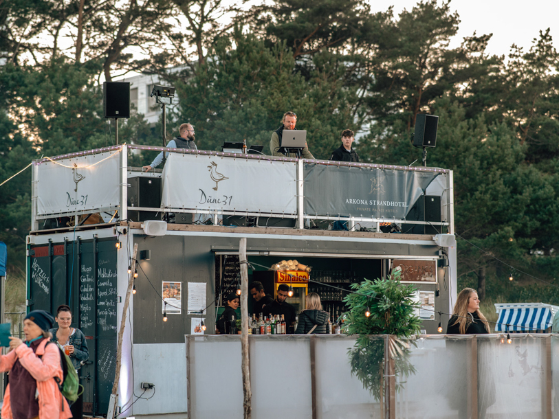 Og om sommeren åbner hotellets sommerbar, hvor der arrangeres livemusik