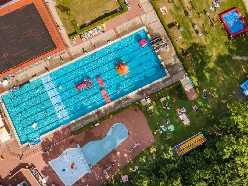 Fra maj til september kan I opleve vandets vitaliserende effekt i Westersteder Hössenbad